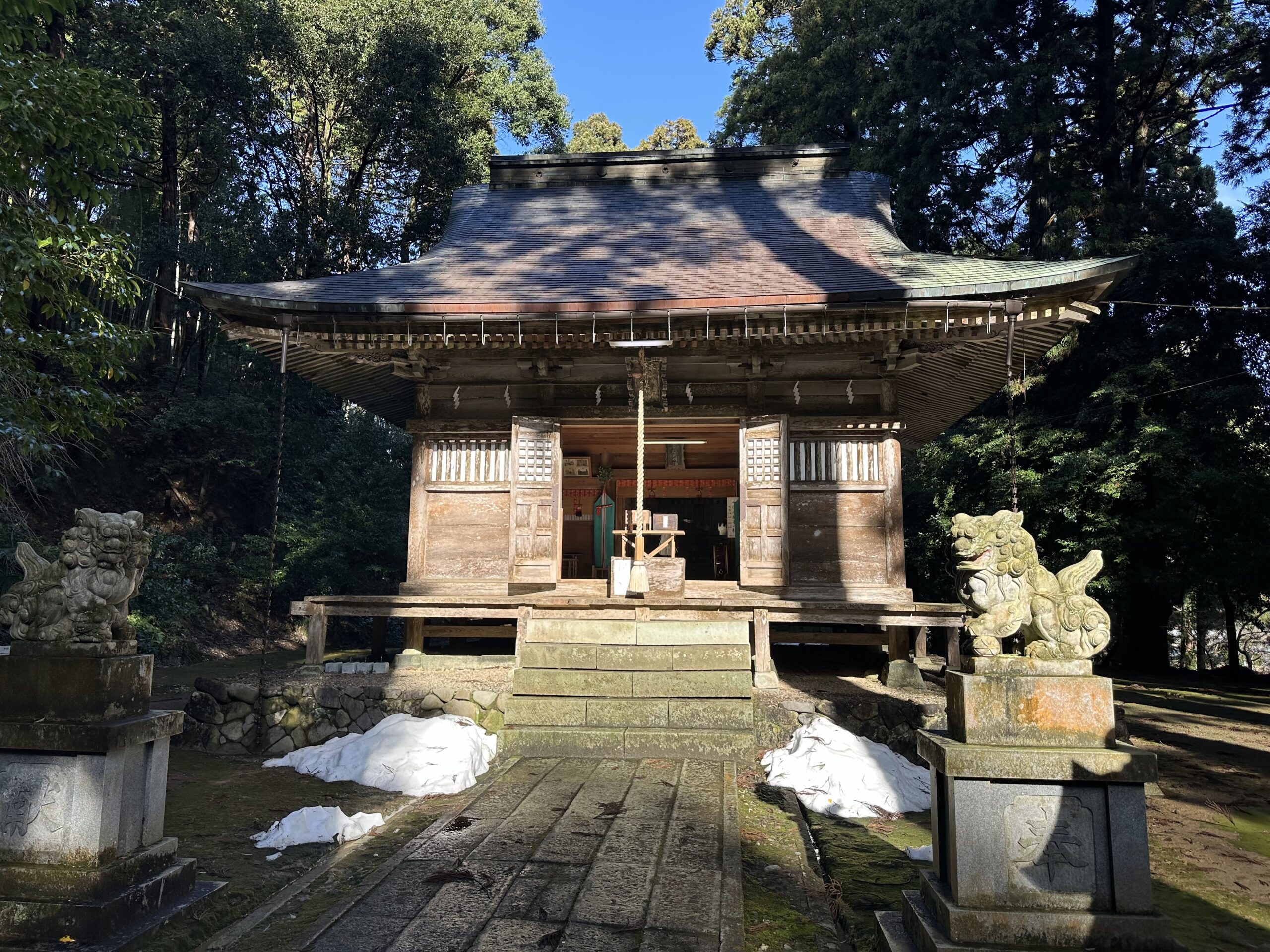 Amazon｜稲荷神の神使 【狐（一対）】 木製 極彩色 金運 風水 総