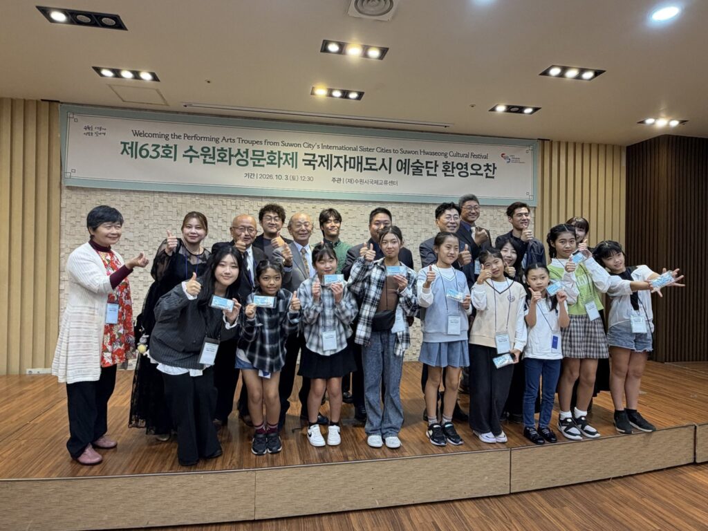 歓迎昼食会での集合写真